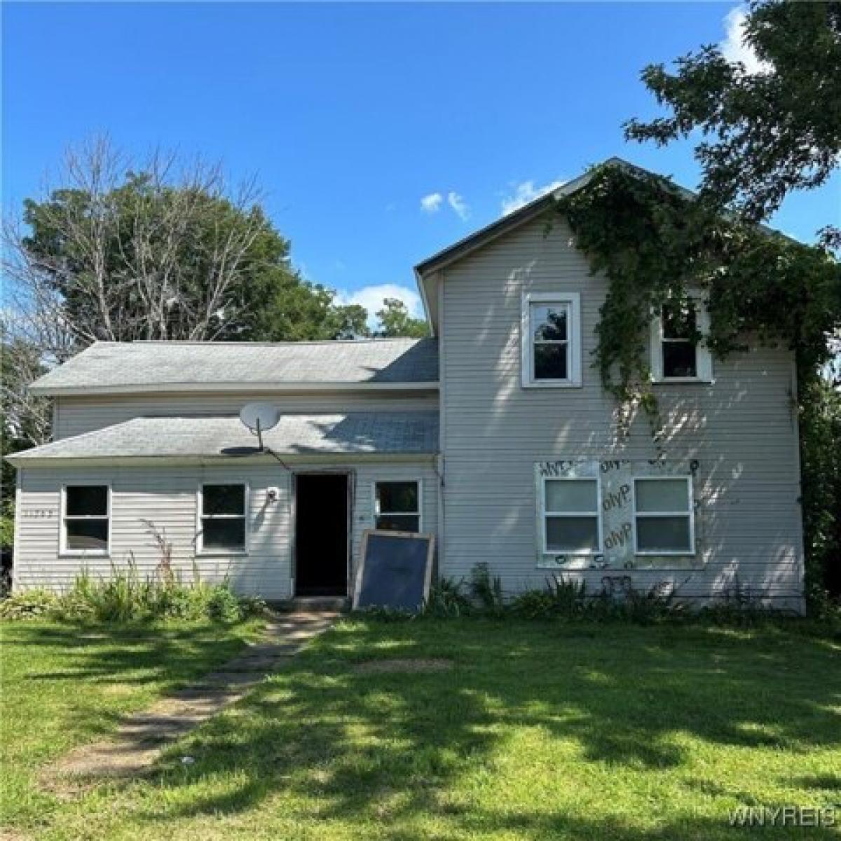 Picture of Home For Sale in Perrysburg, New York, United States