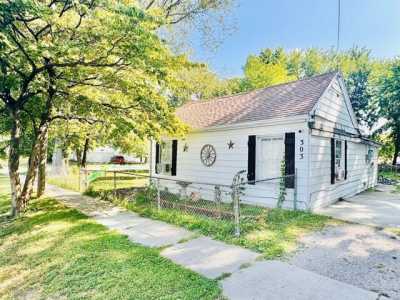 Home For Sale in Summerfield, Illinois