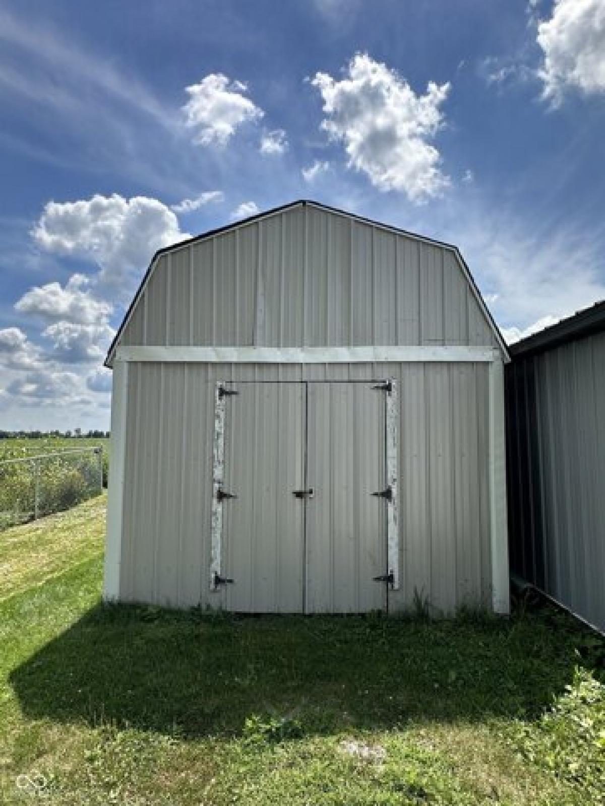 Picture of Home For Sale in Roachdale, Indiana, United States