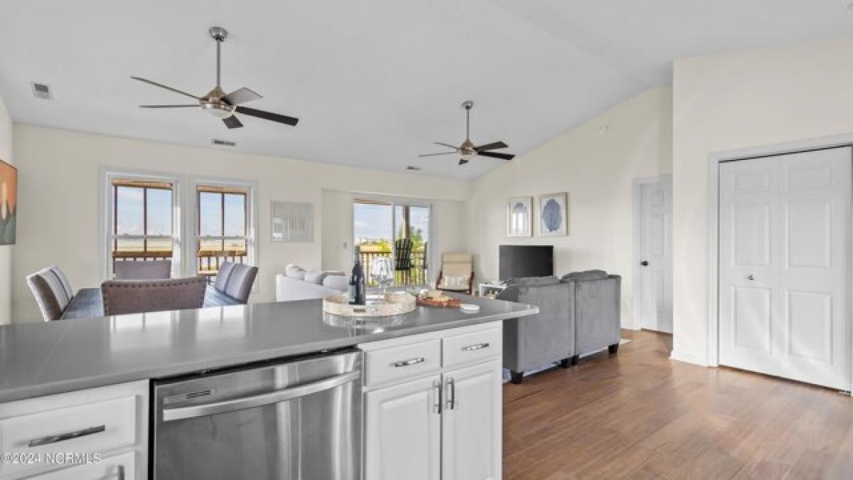 Picture of Home For Sale in Surf City, North Carolina, United States