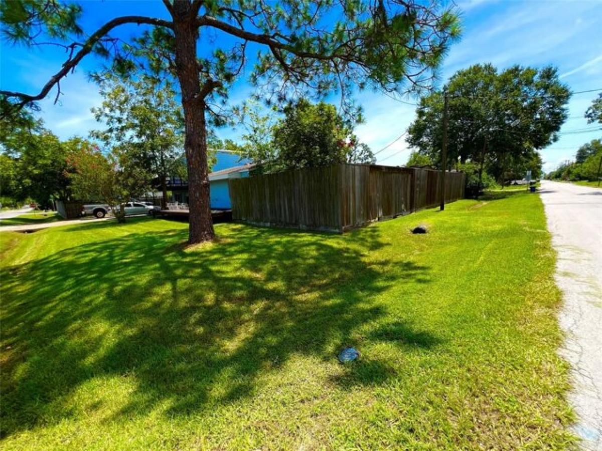 Picture of Home For Sale in Bacliff, Texas, United States