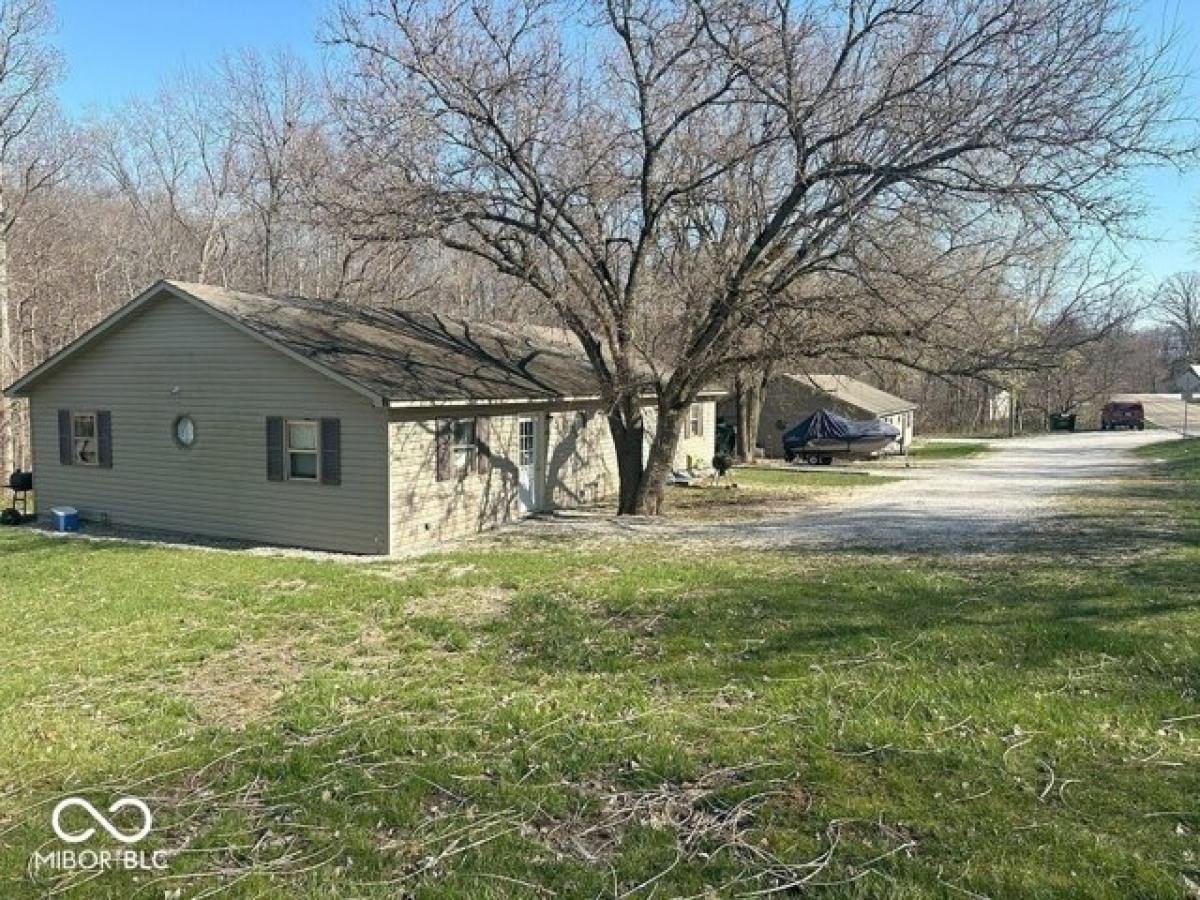 Picture of Home For Sale in Poland, Indiana, United States