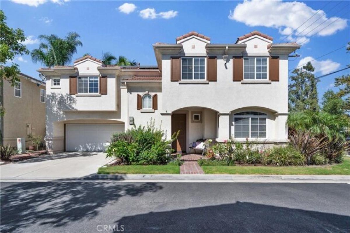 Picture of Home For Sale in Costa Mesa, California, United States