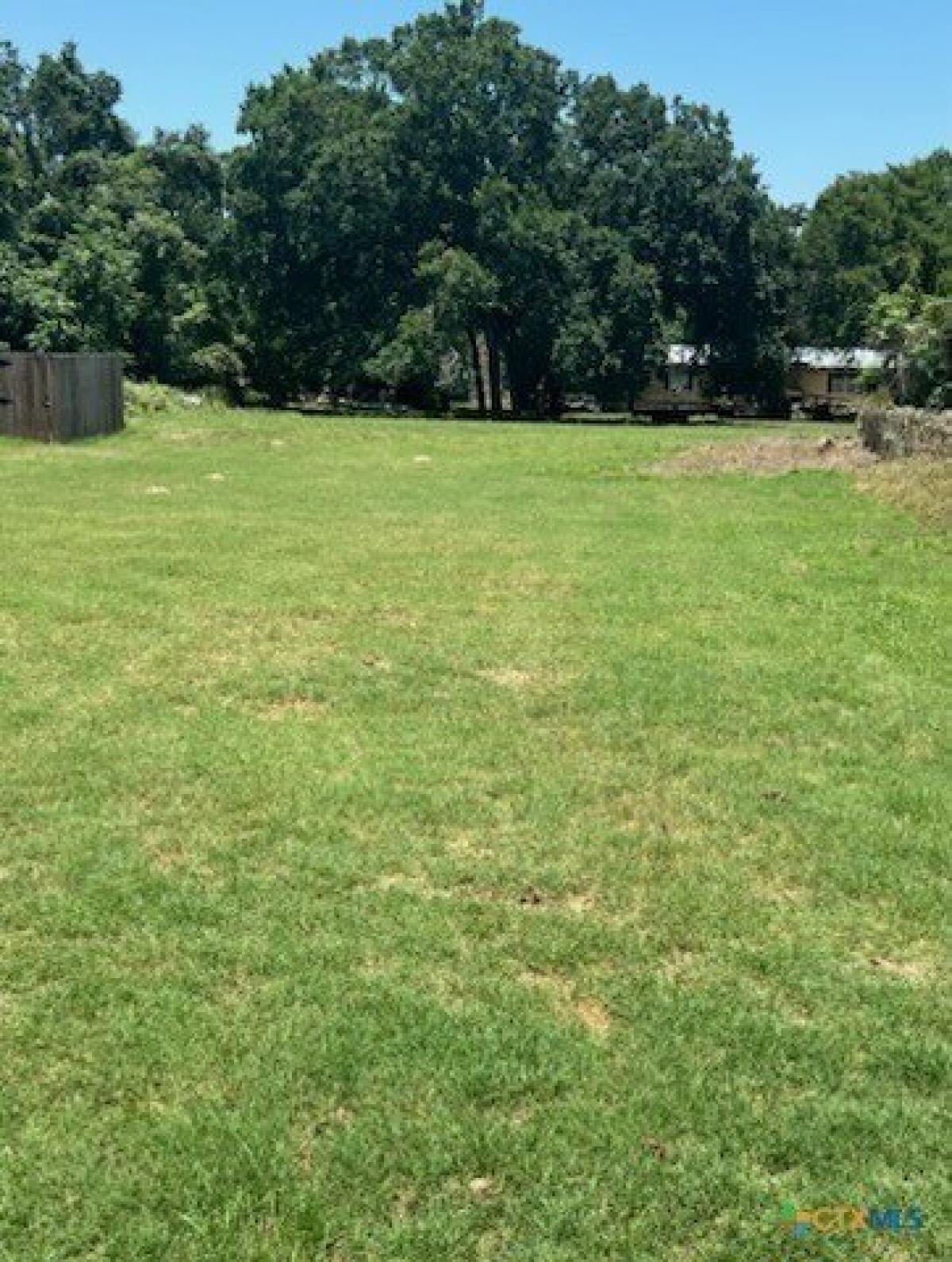 Picture of Residential Land For Sale in Cuero, Texas, United States