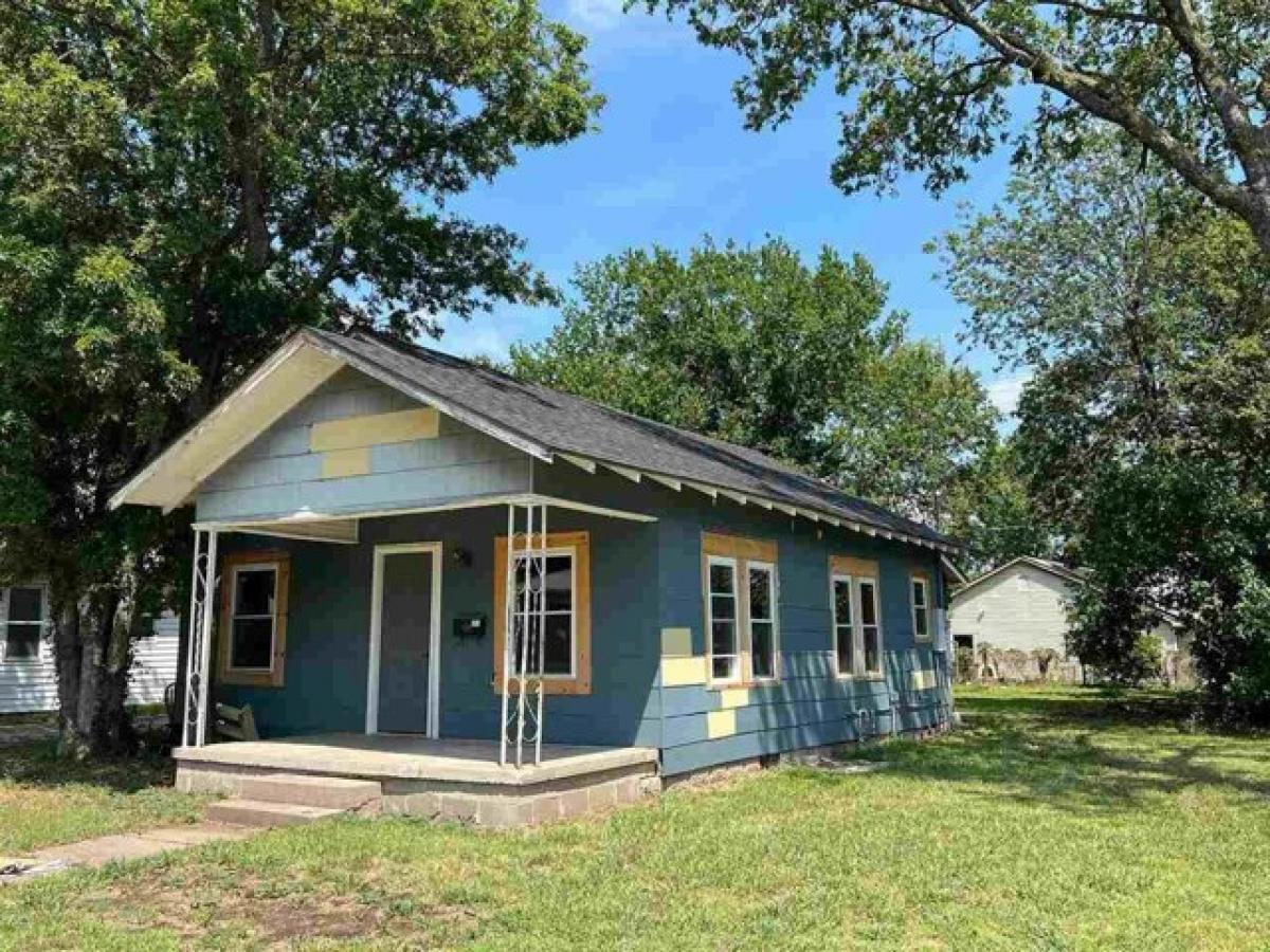 Picture of Home For Sale in Ponca City, Oklahoma, United States