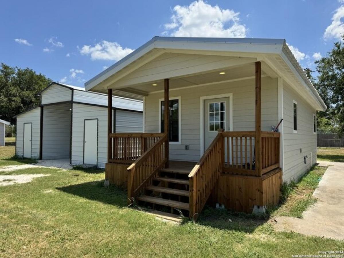 Picture of Home For Sale in Three Rivers, Texas, United States