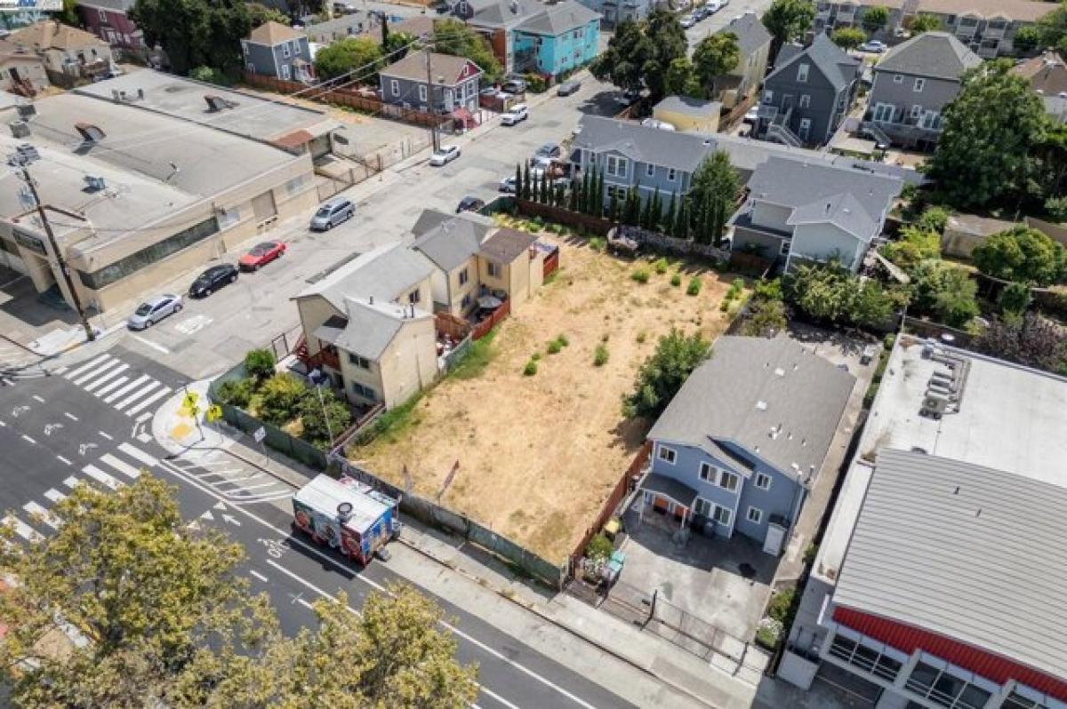 Picture of Residential Land For Sale in Oakland, California, United States