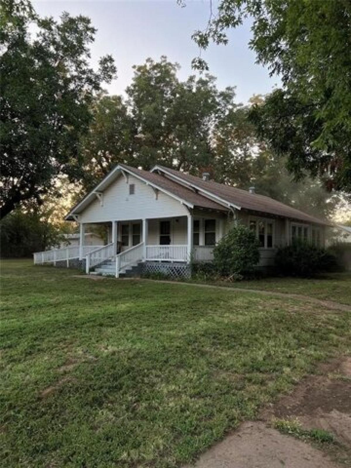 Picture of Home For Sale in Lexington, Oklahoma, United States