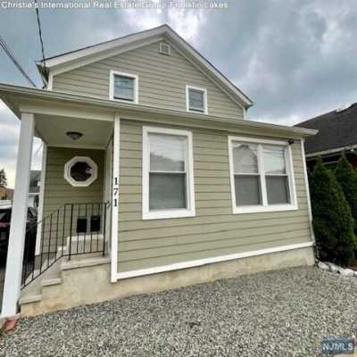 Home For Rent in Fair Lawn, New Jersey