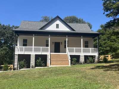 Home For Sale in Cunningham, Tennessee