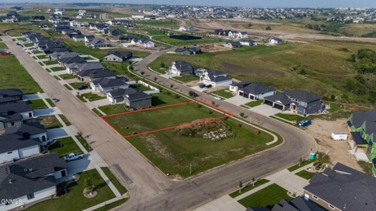 Picture of Residential Land For Sale in Bismarck, North Dakota, United States