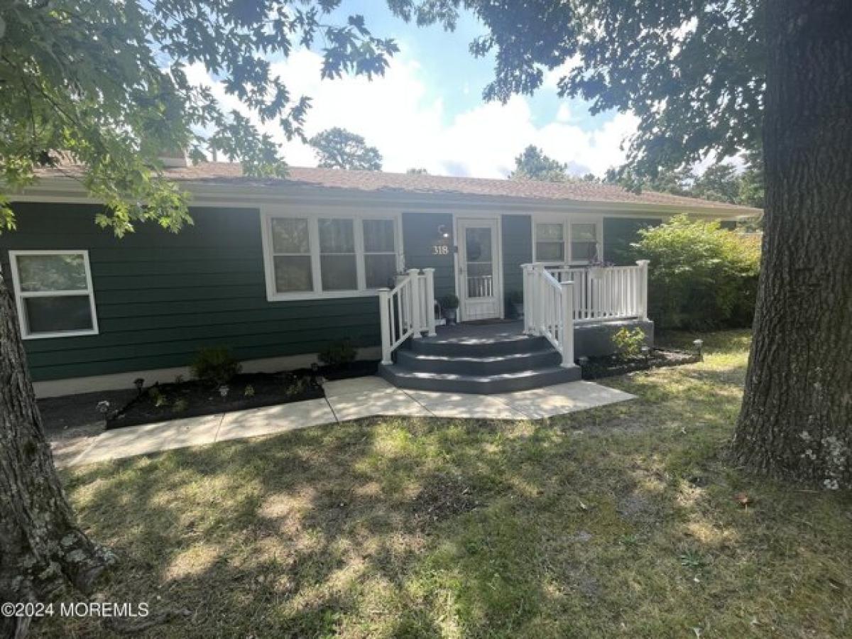 Picture of Home For Sale in Browns Mills, New Jersey, United States