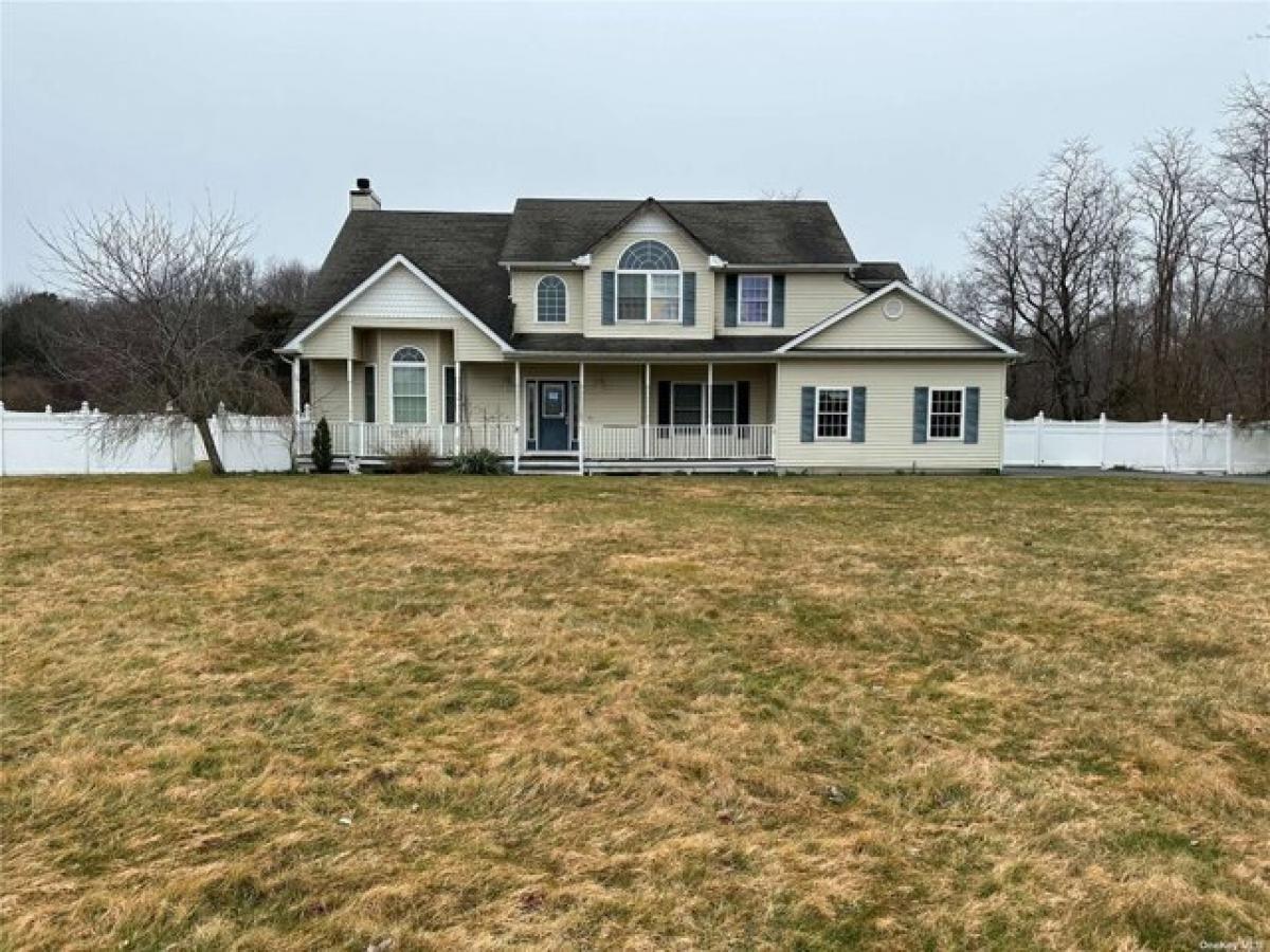 Picture of Home For Sale in Rocky Point, New York, United States