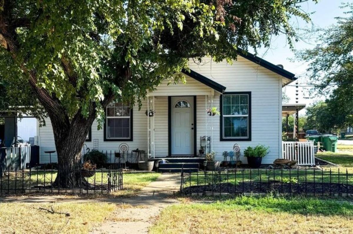 Picture of Home For Sale in Eastland, Texas, United States