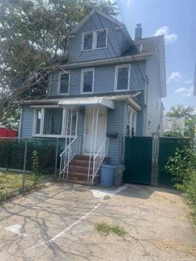 Home For Sale in Queens Village, New York