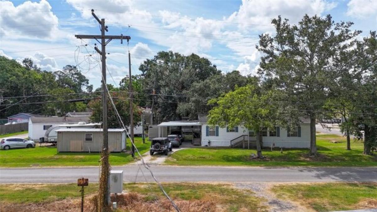 Picture of Home For Sale in Nederland, Texas, United States