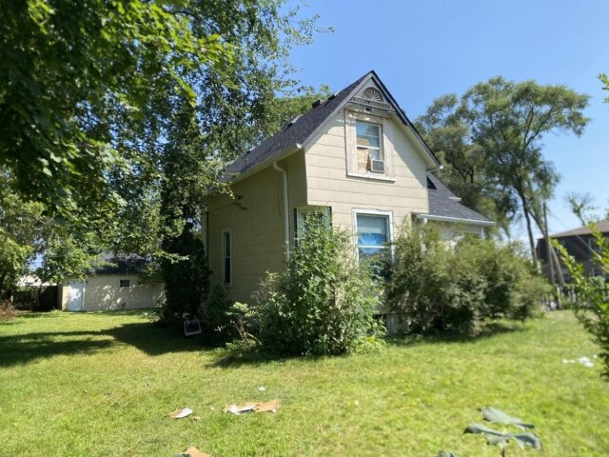 Picture of Home For Sale in Zion, Illinois, United States