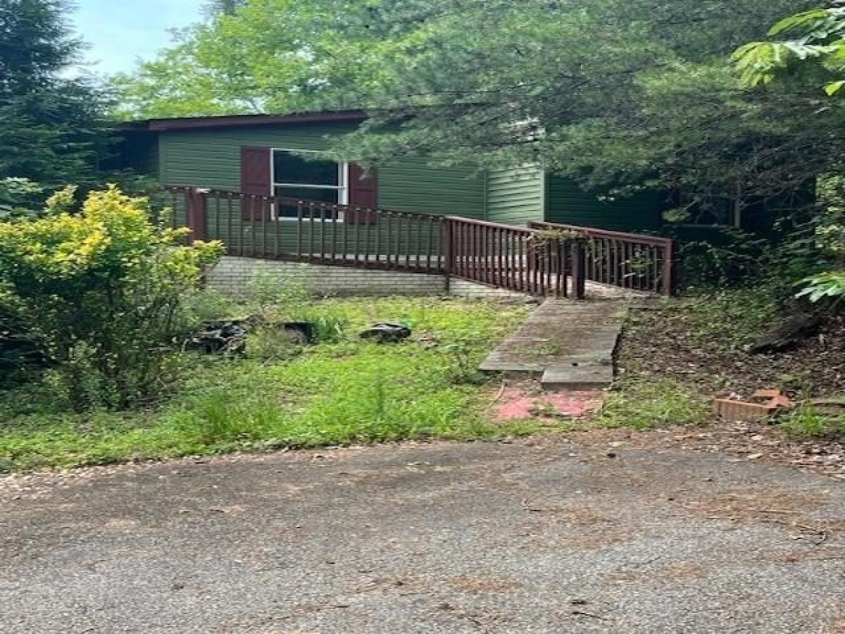 Picture of Home For Sale in Mill Spring, North Carolina, United States