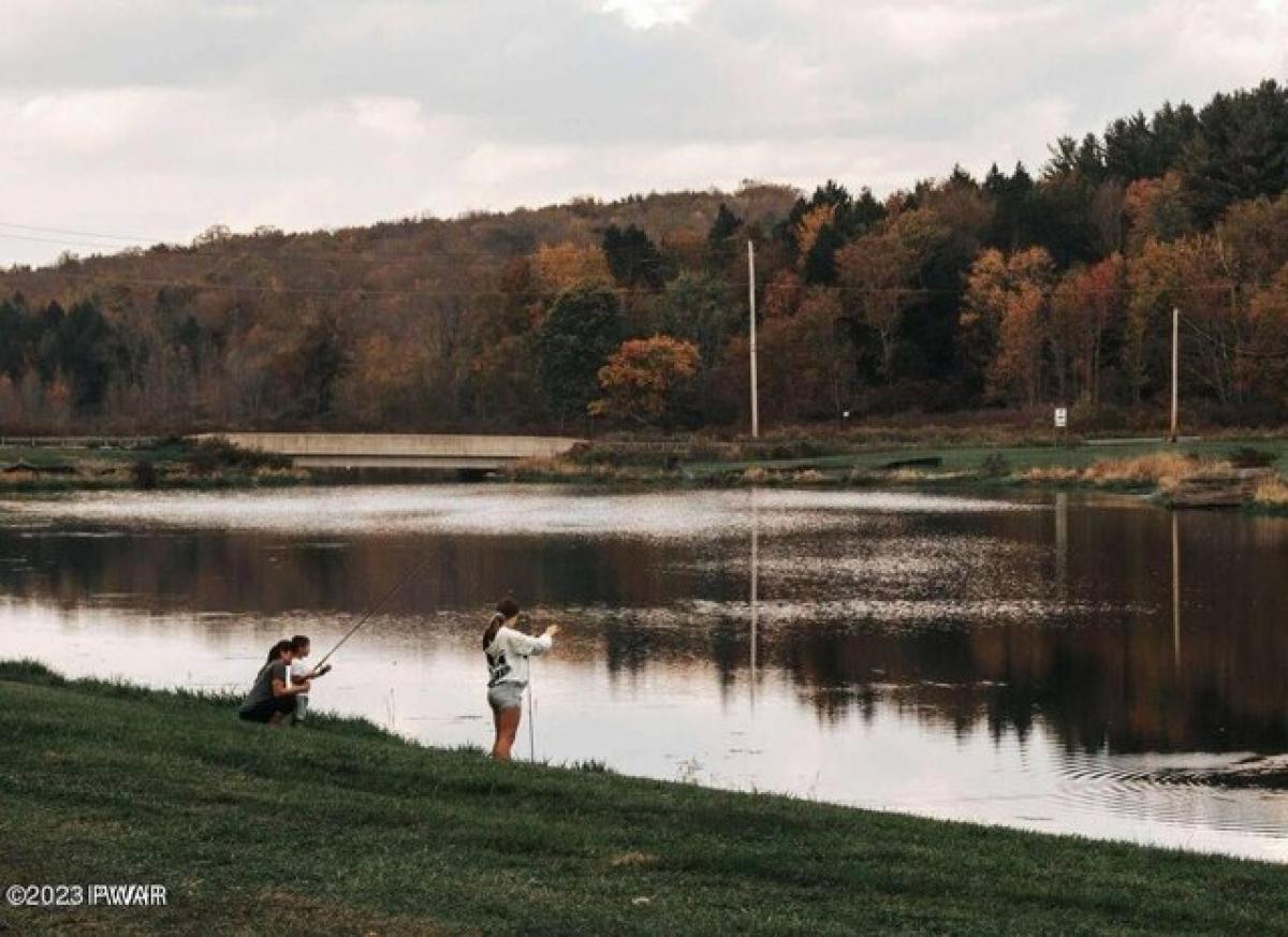 Picture of Residential Land For Sale in Lake Ariel, Pennsylvania, United States