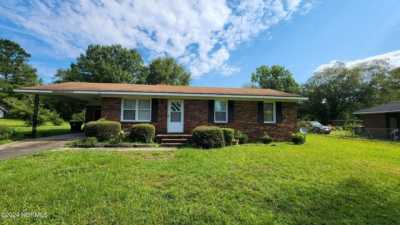 Home For Sale in Elizabethtown, North Carolina