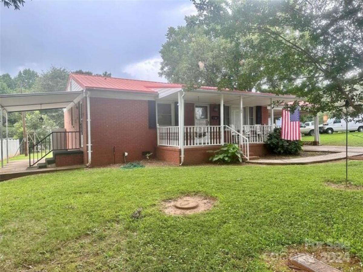 Picture of Home For Sale in Mount Holly, North Carolina, United States