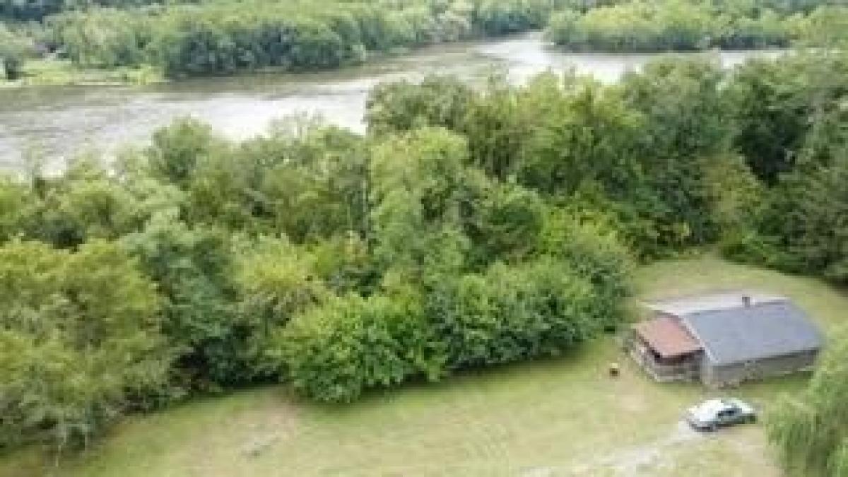 Picture of Home For Sale in Hinton, West Virginia, United States