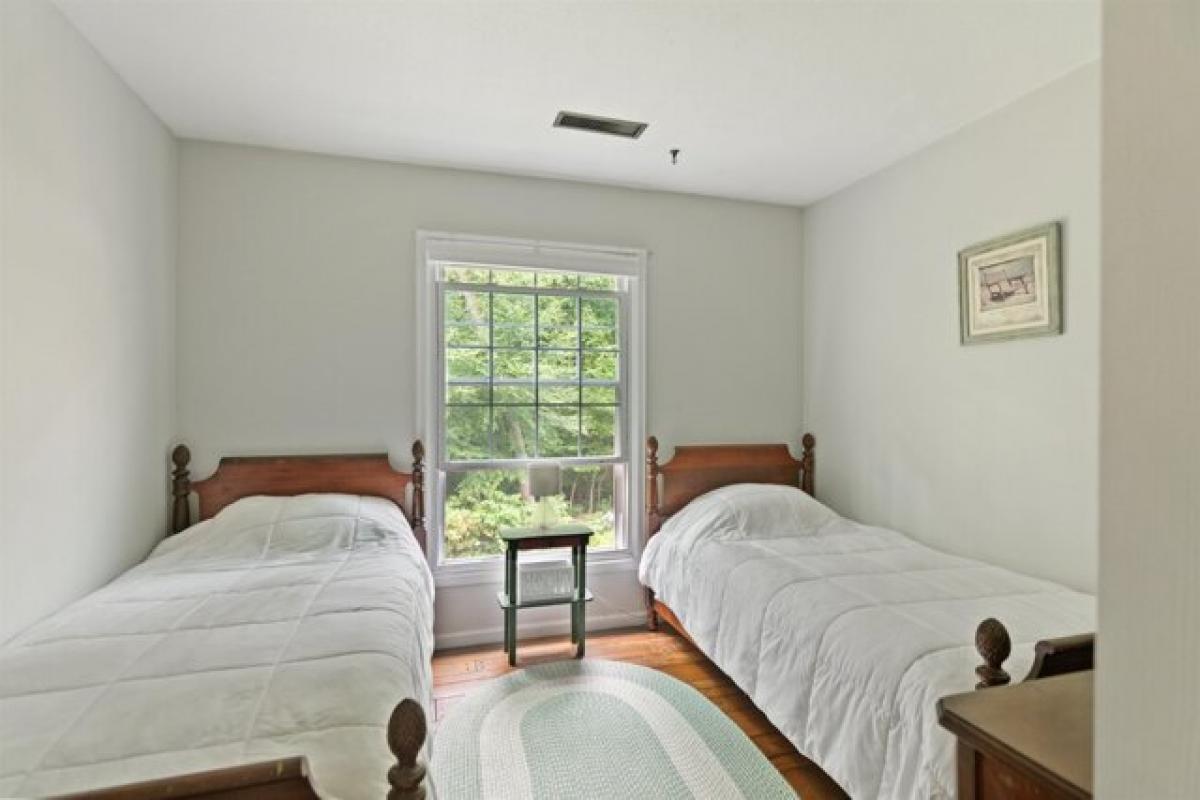 Picture of Home For Sale in South Burlington, Vermont, United States