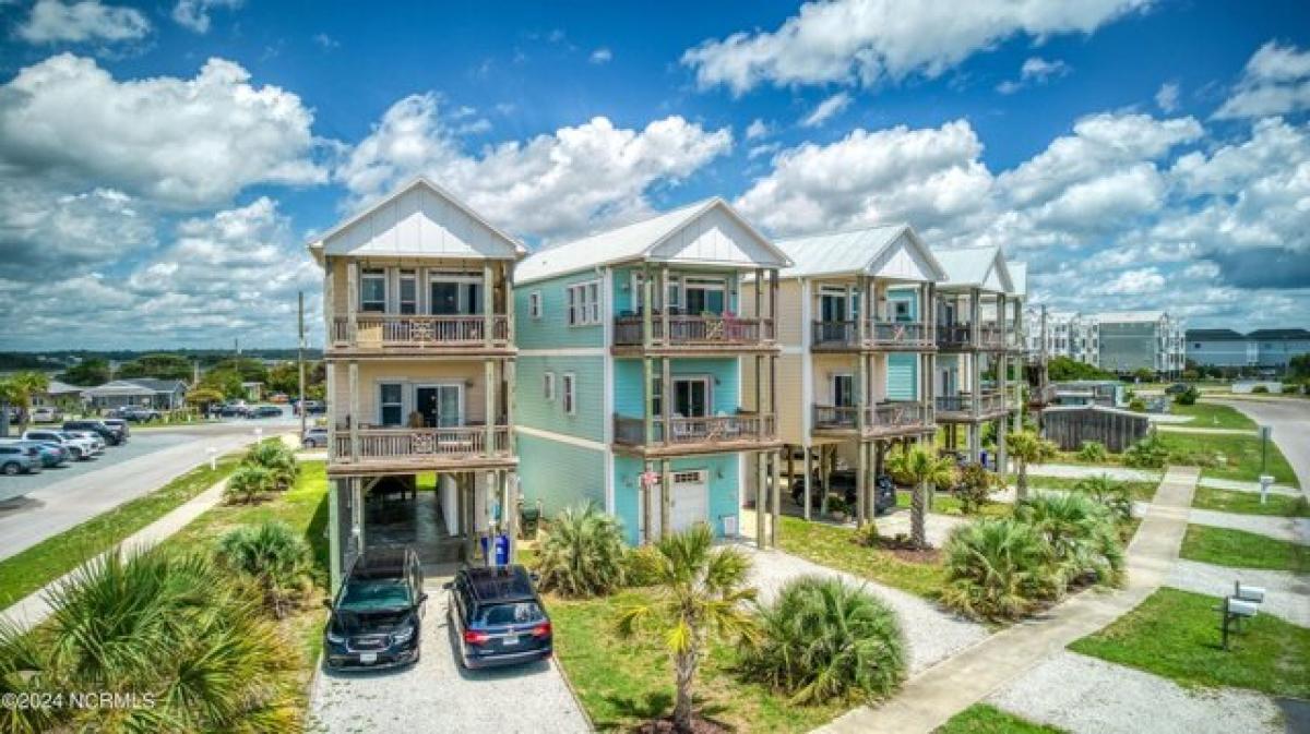 Picture of Home For Sale in Surf City, North Carolina, United States