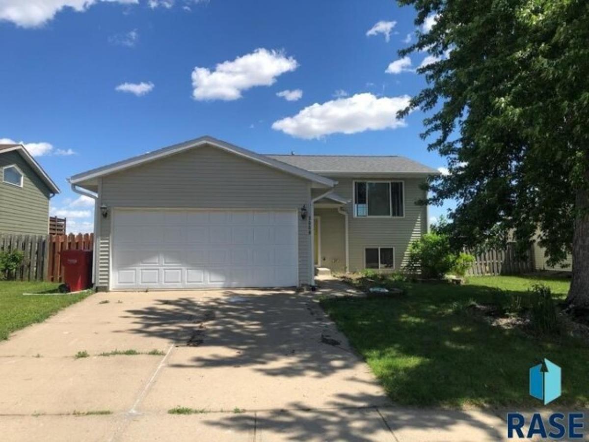 Picture of Home For Sale in Yankton, South Dakota, United States