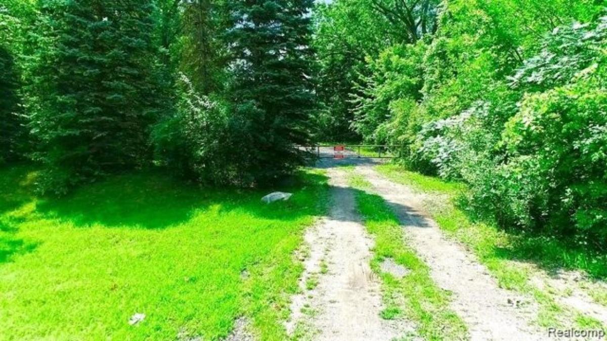 Picture of Residential Land For Sale in Romulus, Michigan, United States