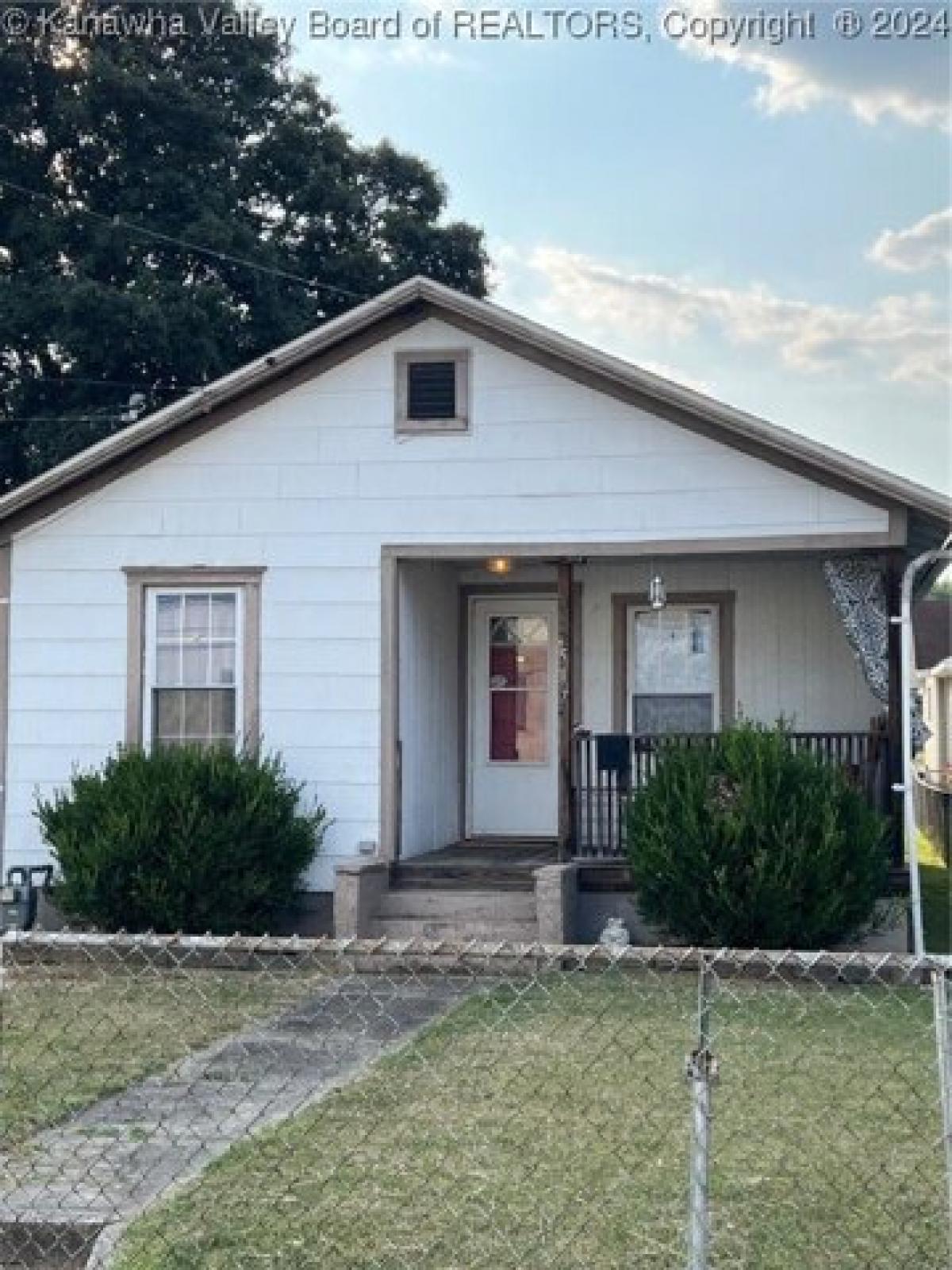 Picture of Home For Sale in Dunbar, West Virginia, United States