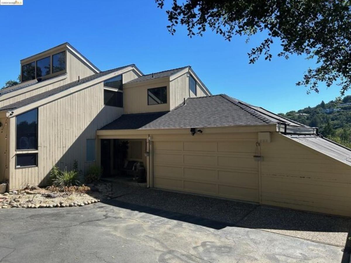 Picture of Home For Sale in Orinda, California, United States