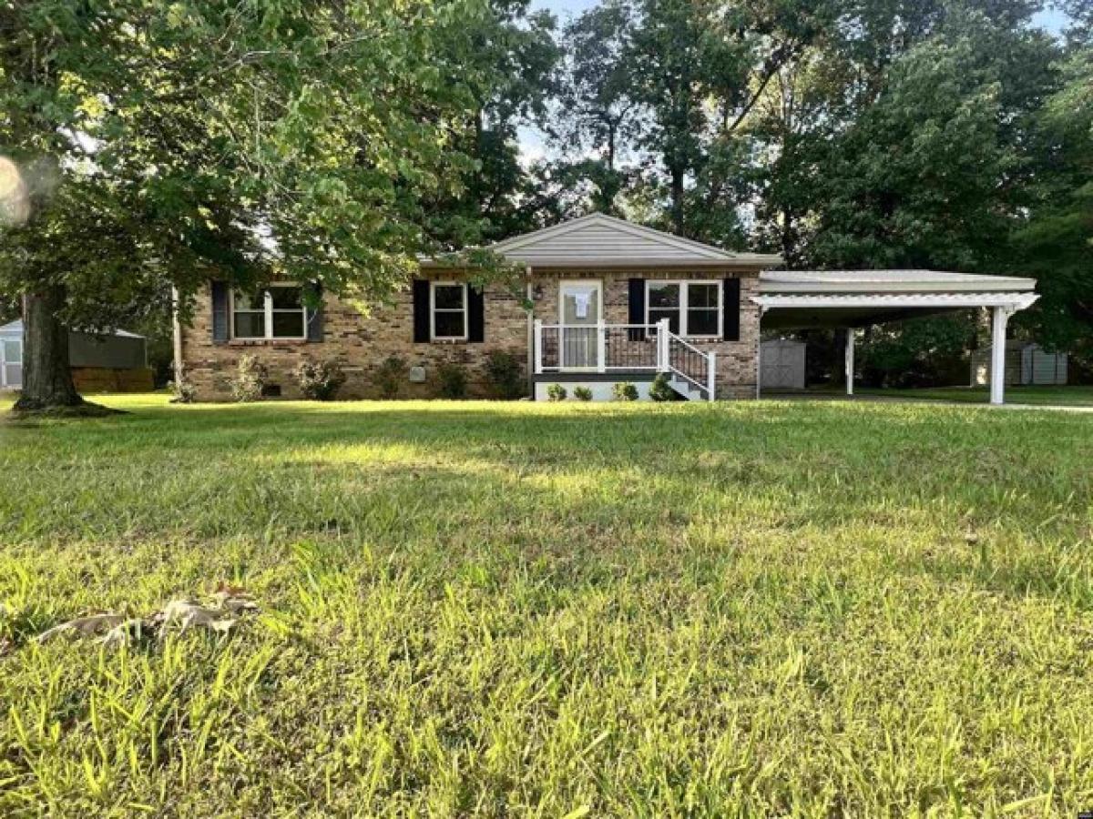 Picture of Home For Sale in Paris, Tennessee, United States