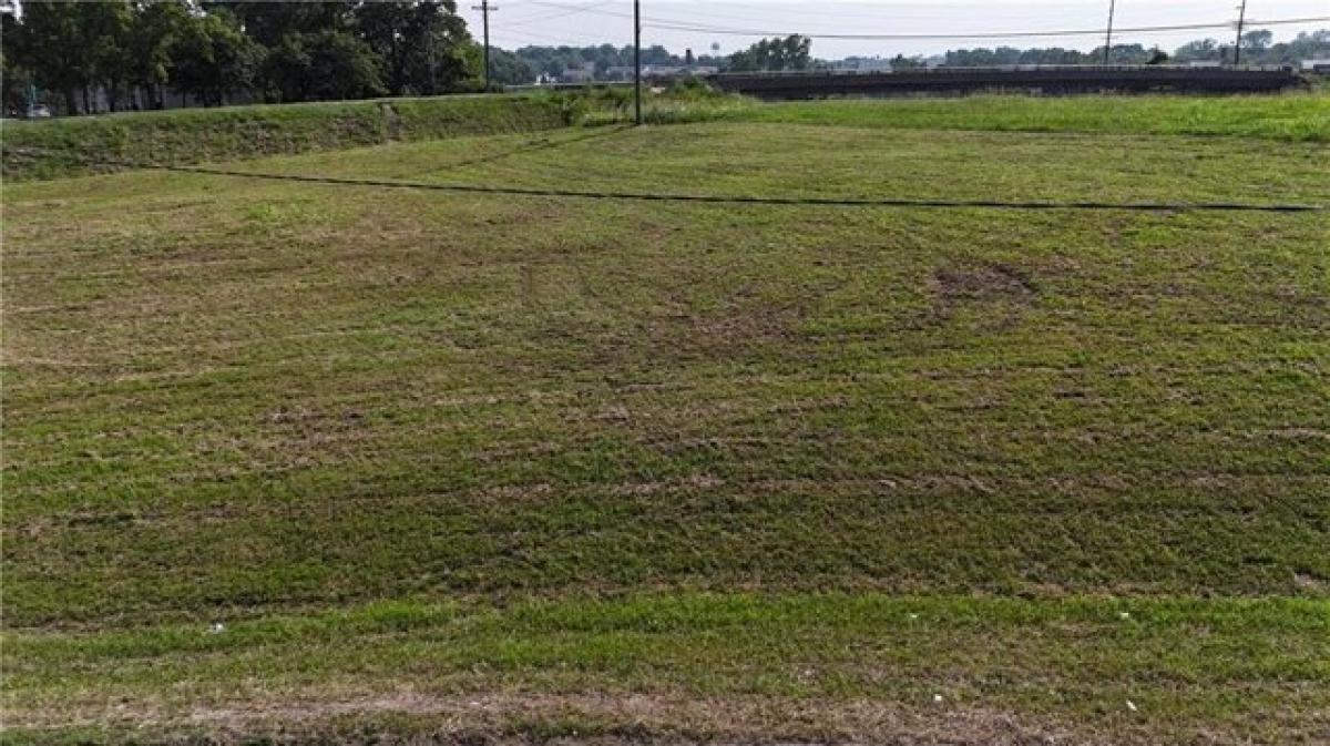 Picture of Residential Land For Sale in Saint Joseph, Missouri, United States