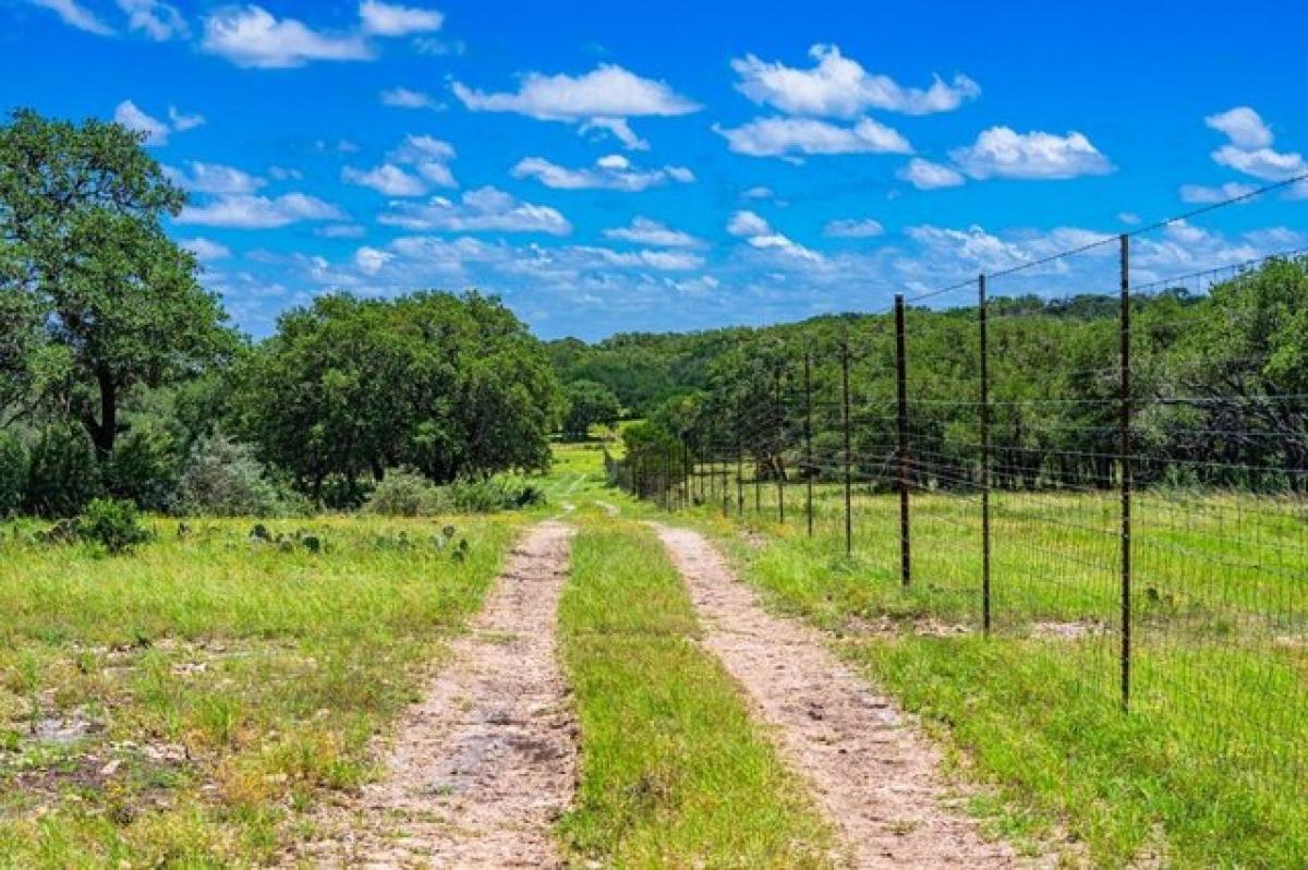 Picture of Residential Land For Sale in Mountain Home, Texas, United States