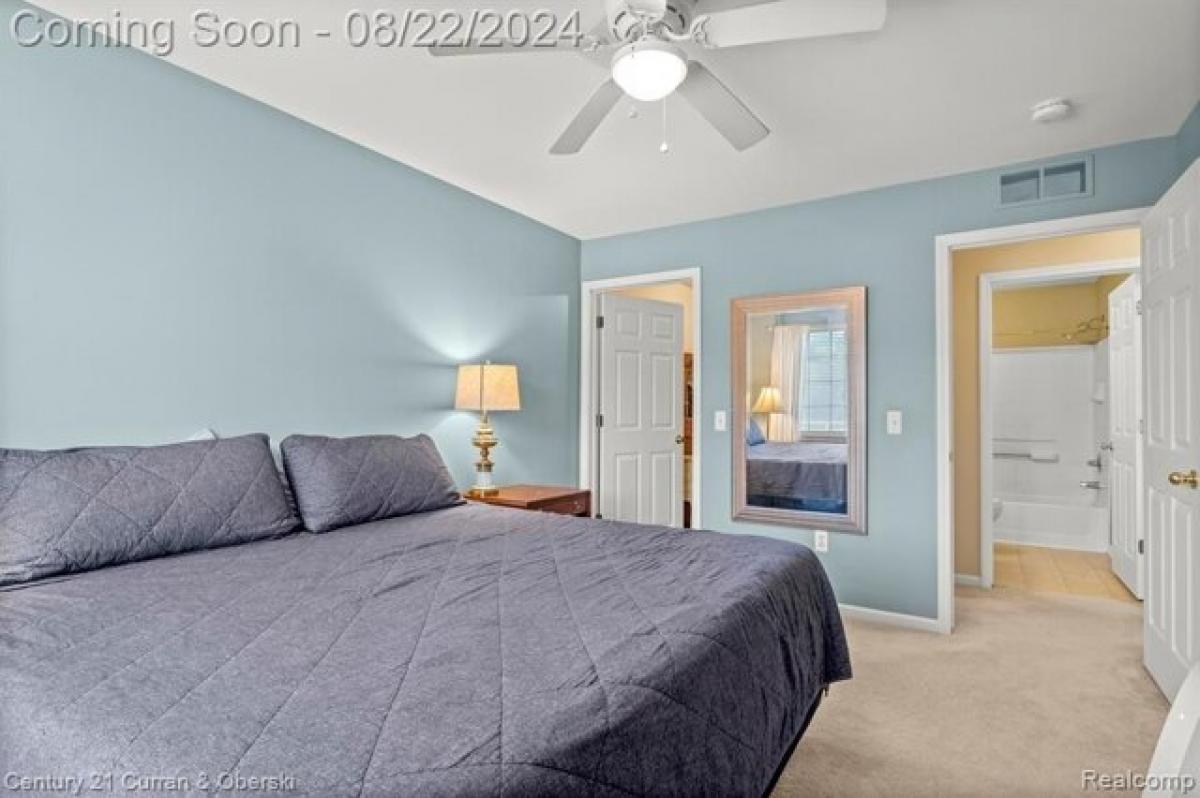 Picture of Home For Sale in Walled Lake, Michigan, United States