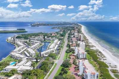 Home For Sale in Longboat Key, Florida