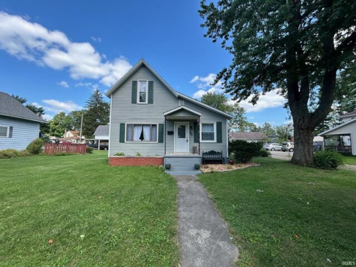 Picture of Home For Sale in Nappanee, Indiana, United States