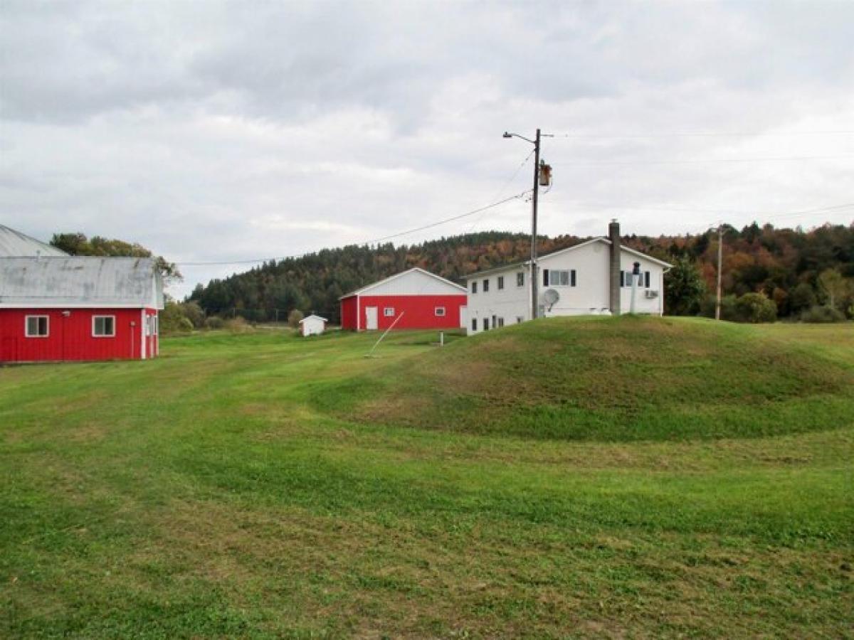 Picture of Home For Sale in Lowell, Vermont, United States