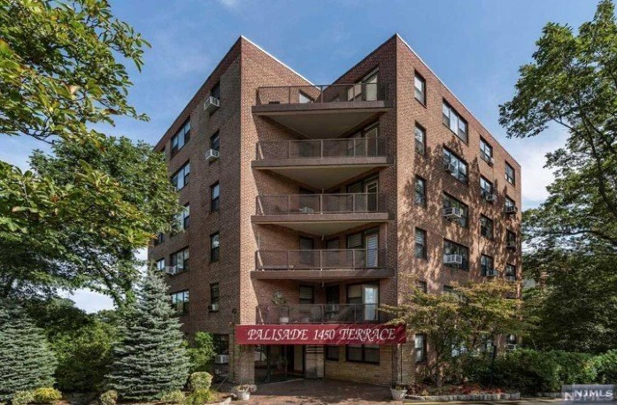 Picture of Home For Rent in Fort Lee, New Jersey, United States