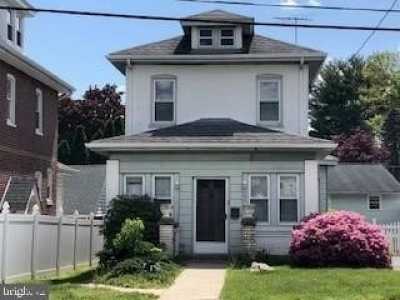 Home For Sale in Woodlyn, Pennsylvania