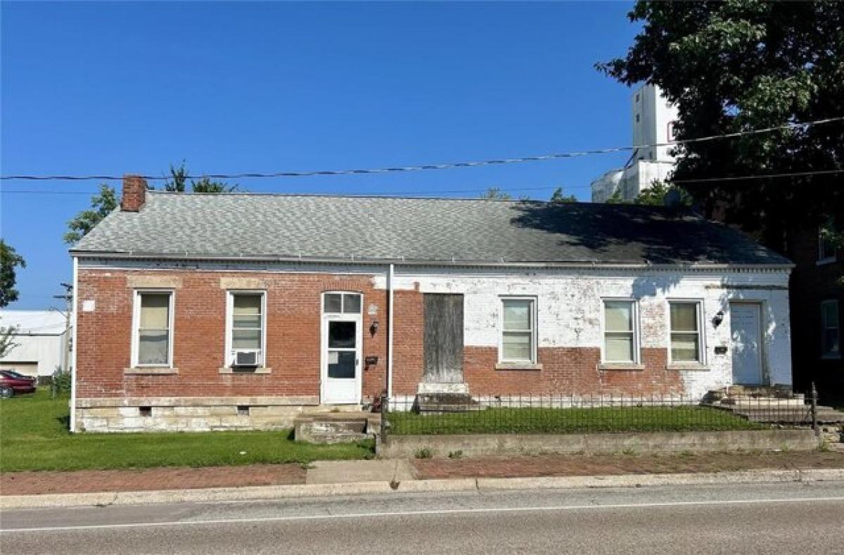 Picture of Home For Sale in Red Bud, Illinois, United States