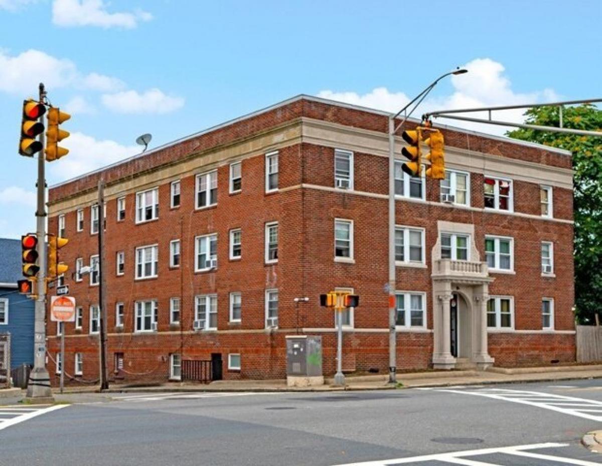 Picture of Home For Sale in Lynn, Massachusetts, United States