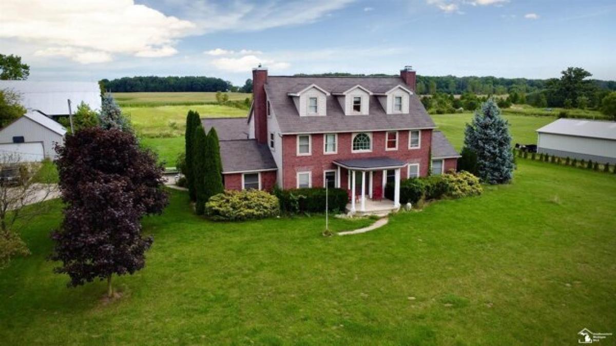 Picture of Home For Sale in Temperance, Michigan, United States