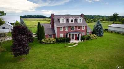 Home For Sale in Temperance, Michigan