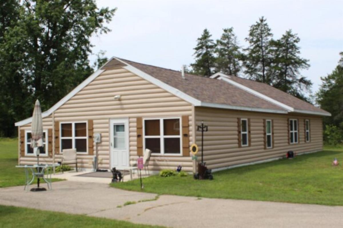 Picture of Home For Sale in Crivitz, Wisconsin, United States