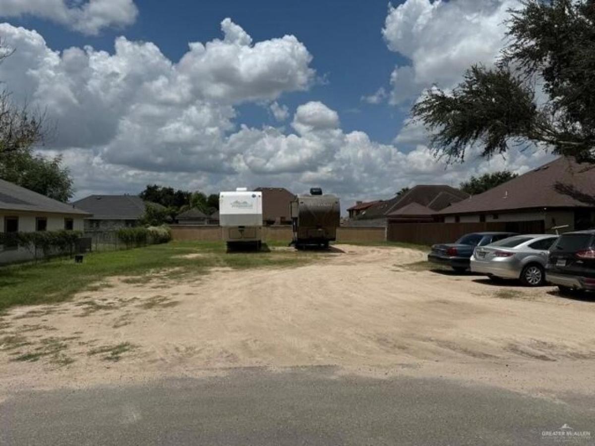 Picture of Residential Land For Sale in Palmview, Texas, United States