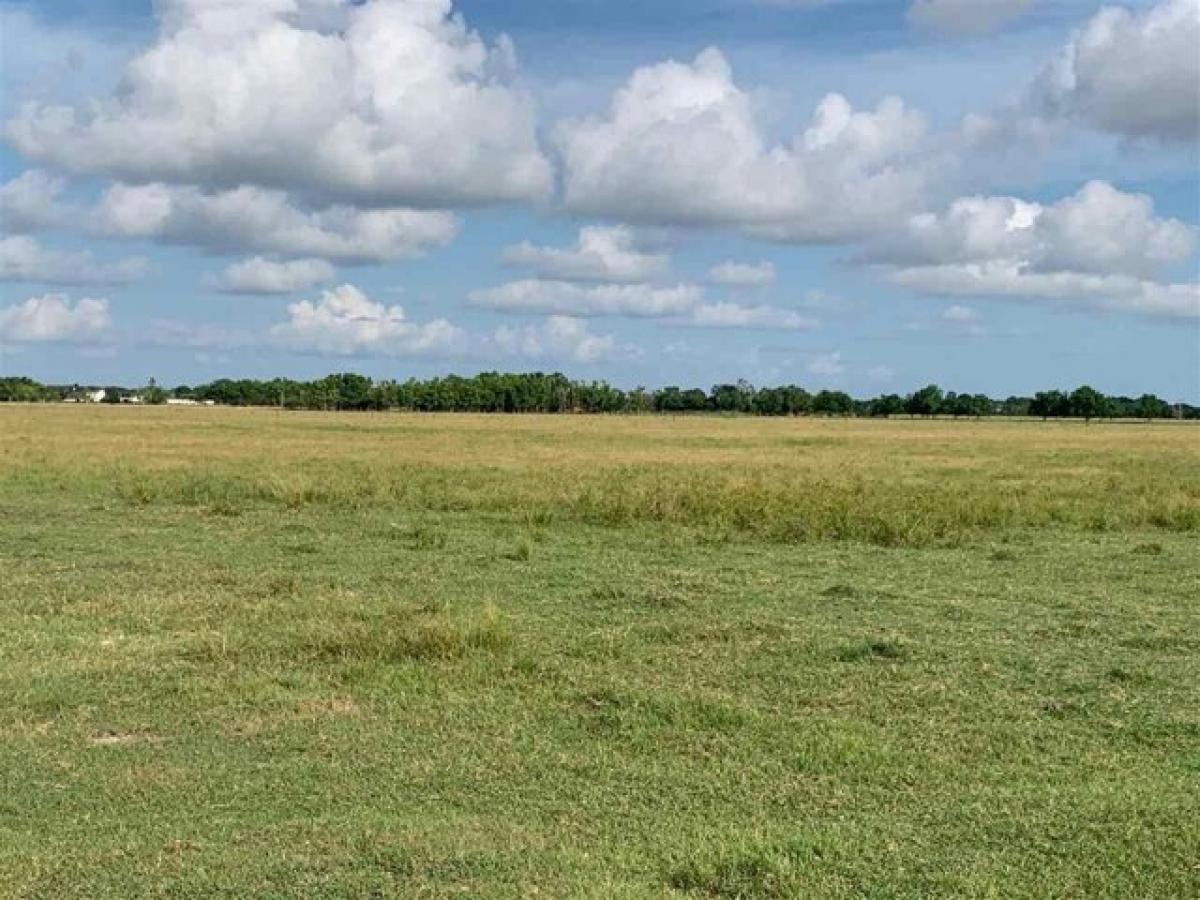 Picture of Residential Land For Sale in Beaumont, Texas, United States