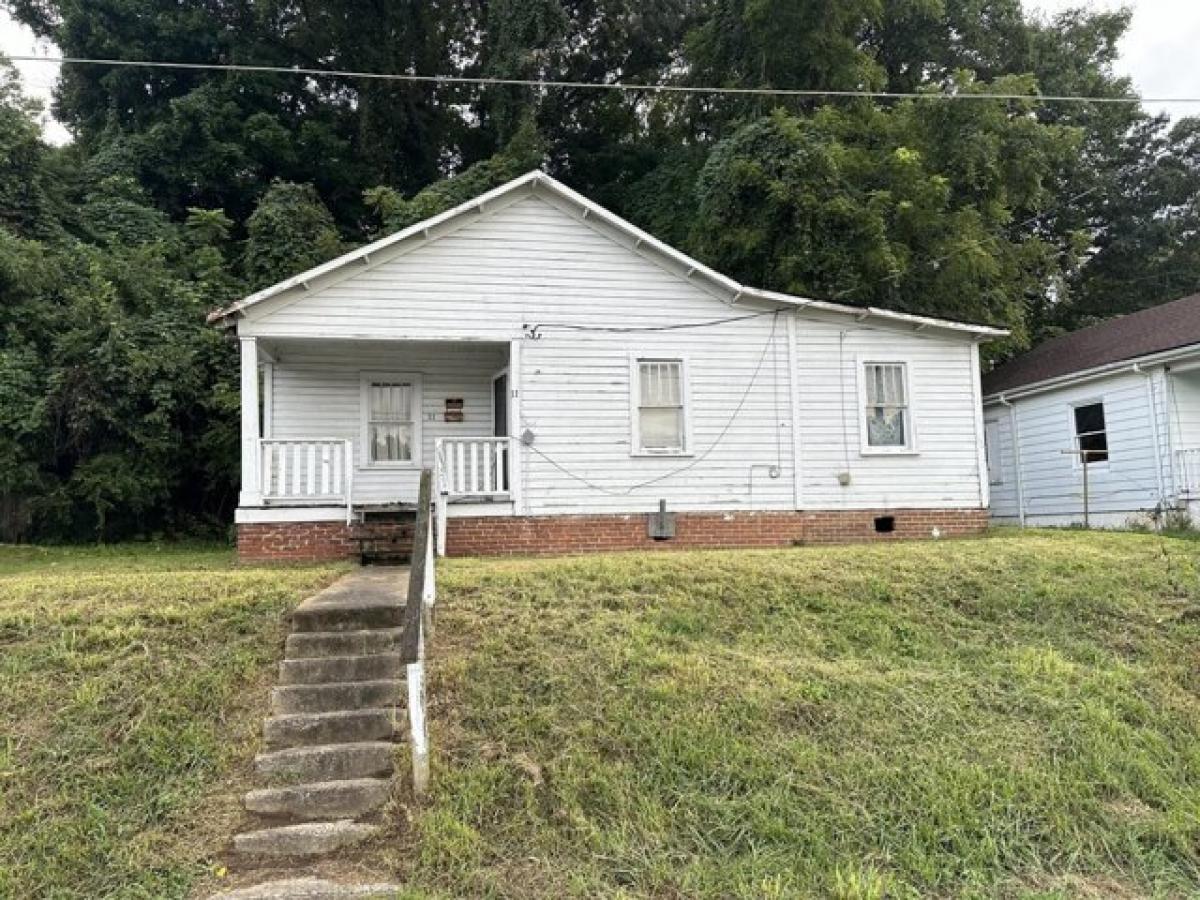 Picture of Home For Sale in Martinsville, Virginia, United States