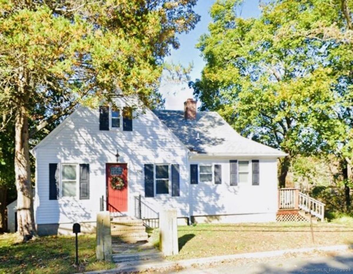 Picture of Home For Sale in Waterford, Connecticut, United States